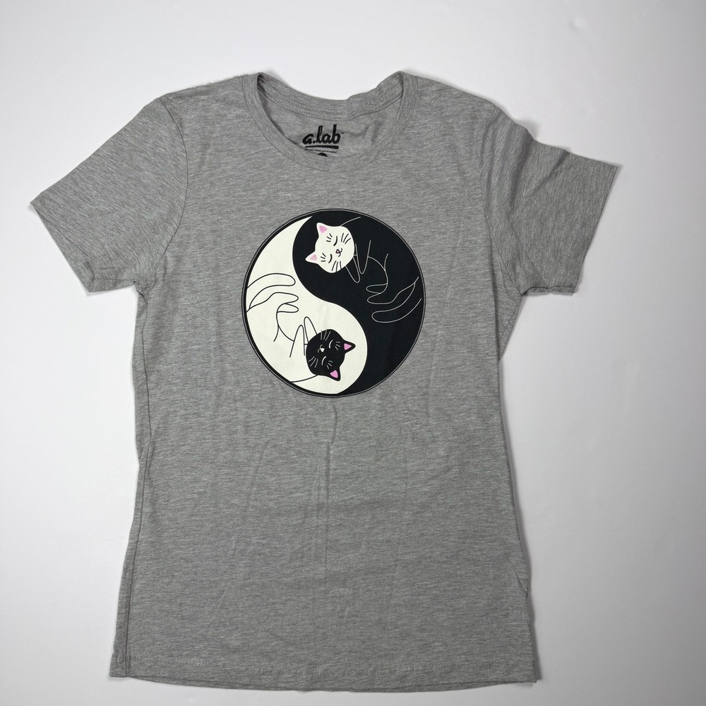 A.Lab Yin Yang Cat Graphic Women T-Shirt Heather Gray Cotton Blend